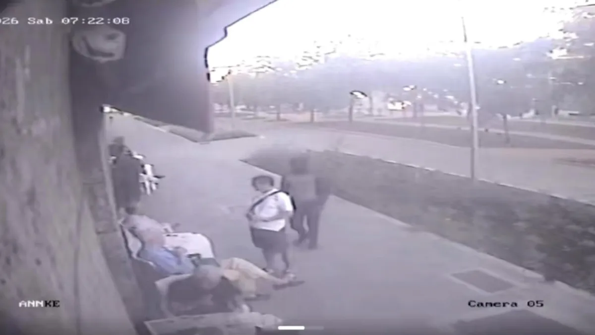 Milano, spunta un video dell'aggressione fuori dal bar: 55enne in ripresa, indagini su Lamin Saidilly
