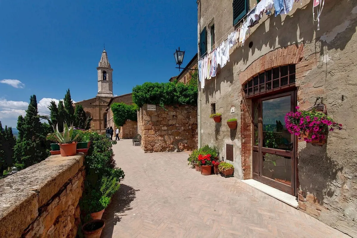 Il bacio, a Pienza c’è una via che ispirò Luzi e Zeffirelli