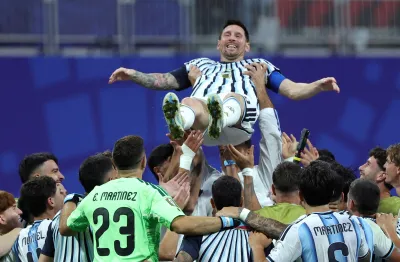 Messi è ancora il dio del calcio? Oppure è l'Argentina a esaltare il suo talento?