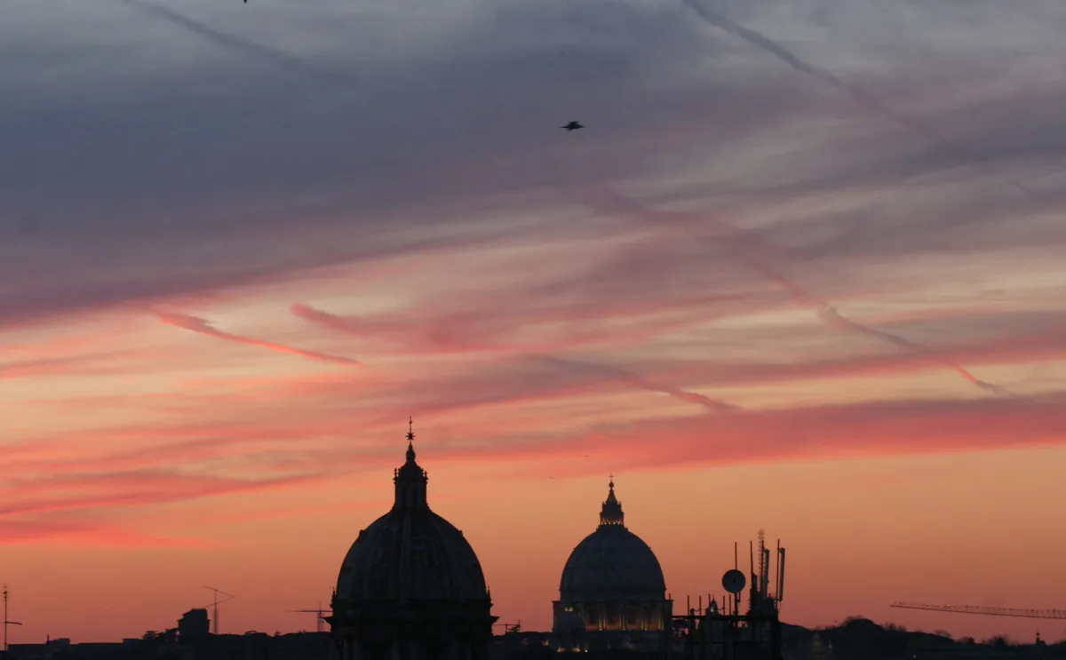 "È già in atto": dentro la proposta di legge "Cieli Blu" contro le scie chimiche e la modifica del clima
