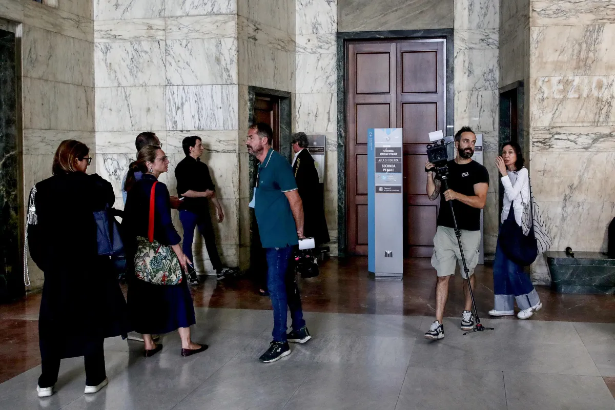 Hostess molestata, ribaltata la sentenza dei "30 secondi": perché il sindacalista è stato condannato