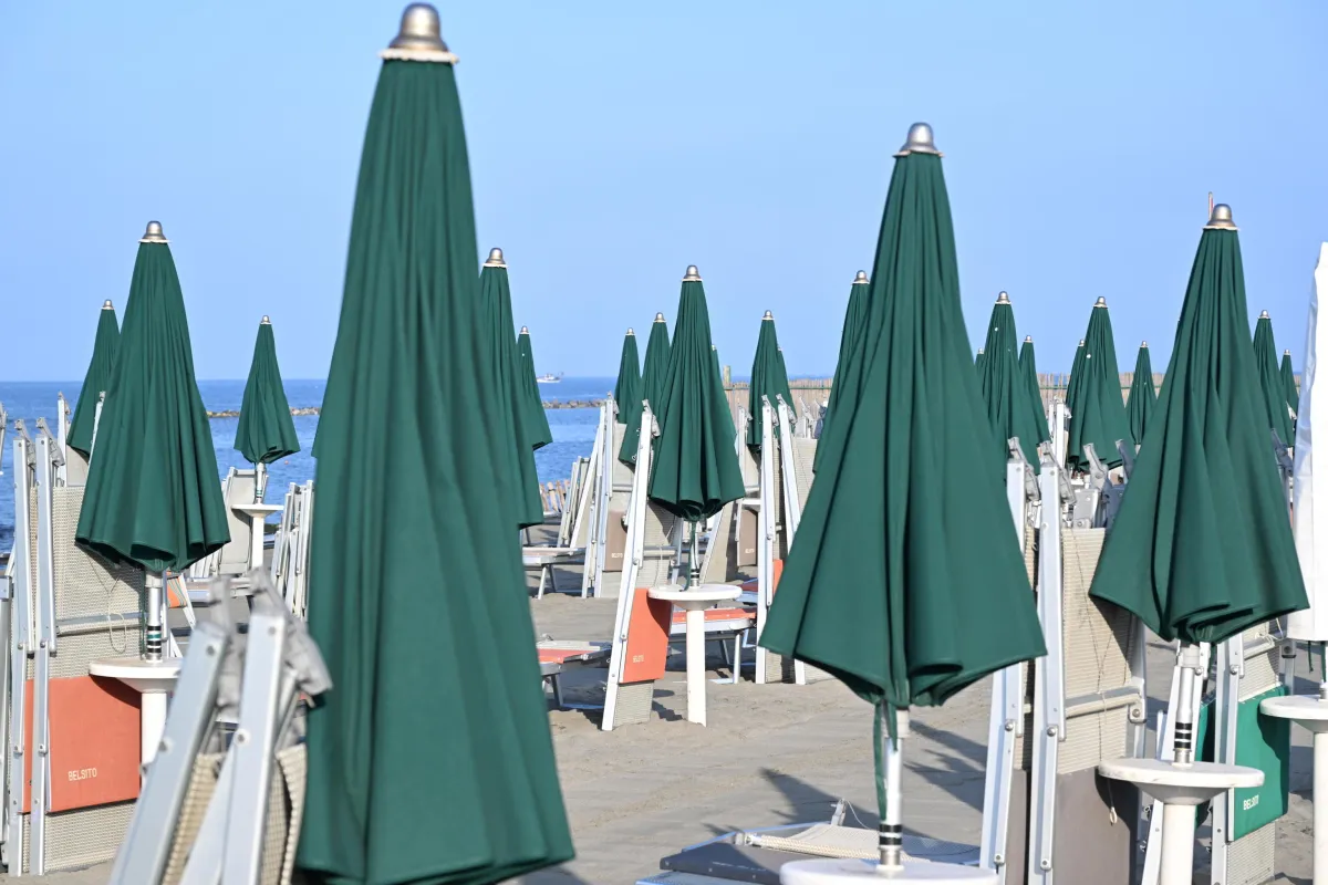 La riforma delle spiagge è già legge, ma per chi va al mare nell'estate 2026 è cambiato molto poco