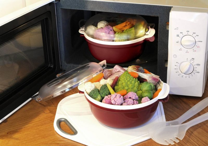 Cucinare col forno a microonde: come • TAG24