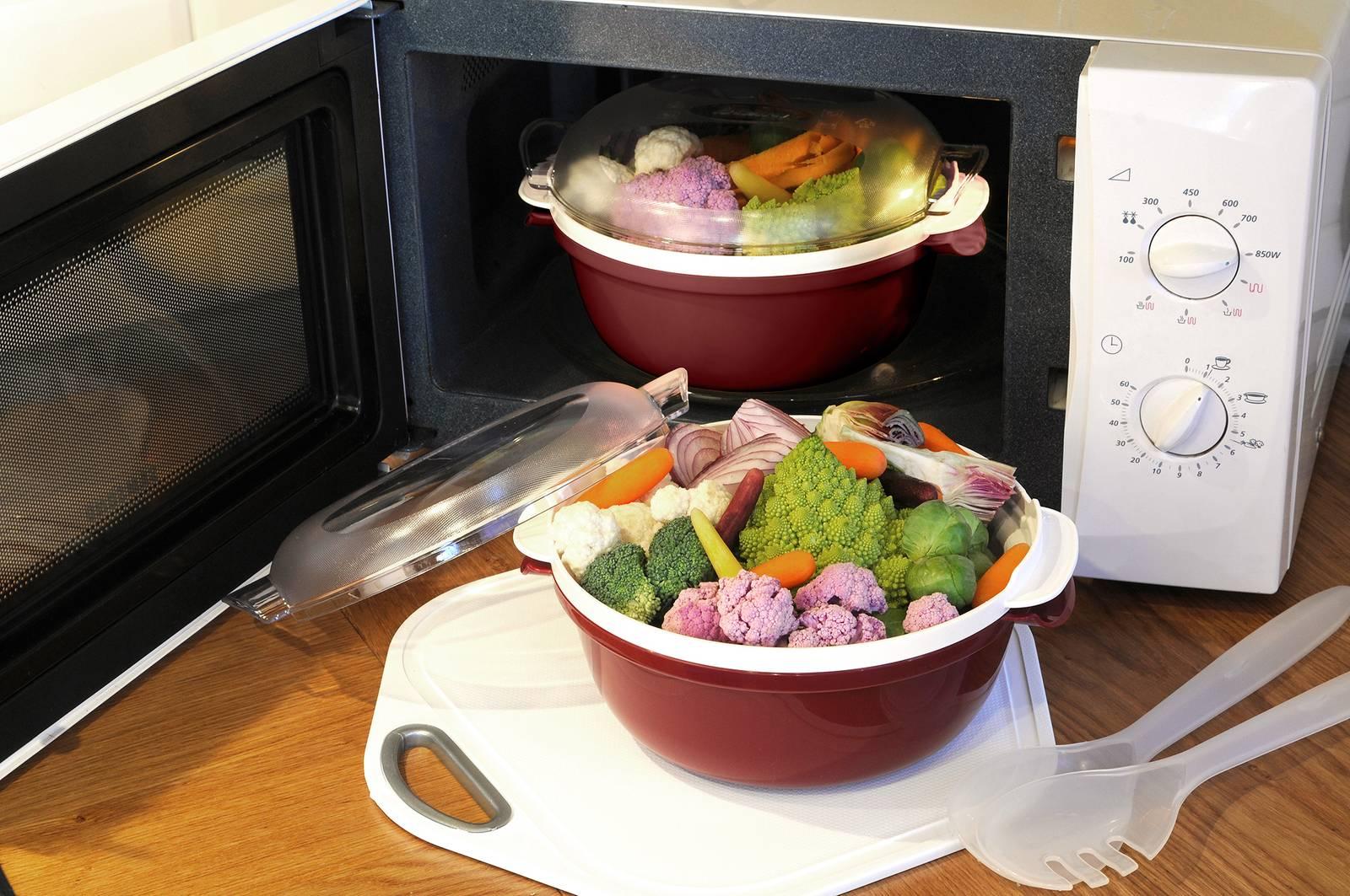 Cucinare col forno a microonde: come • TAG24