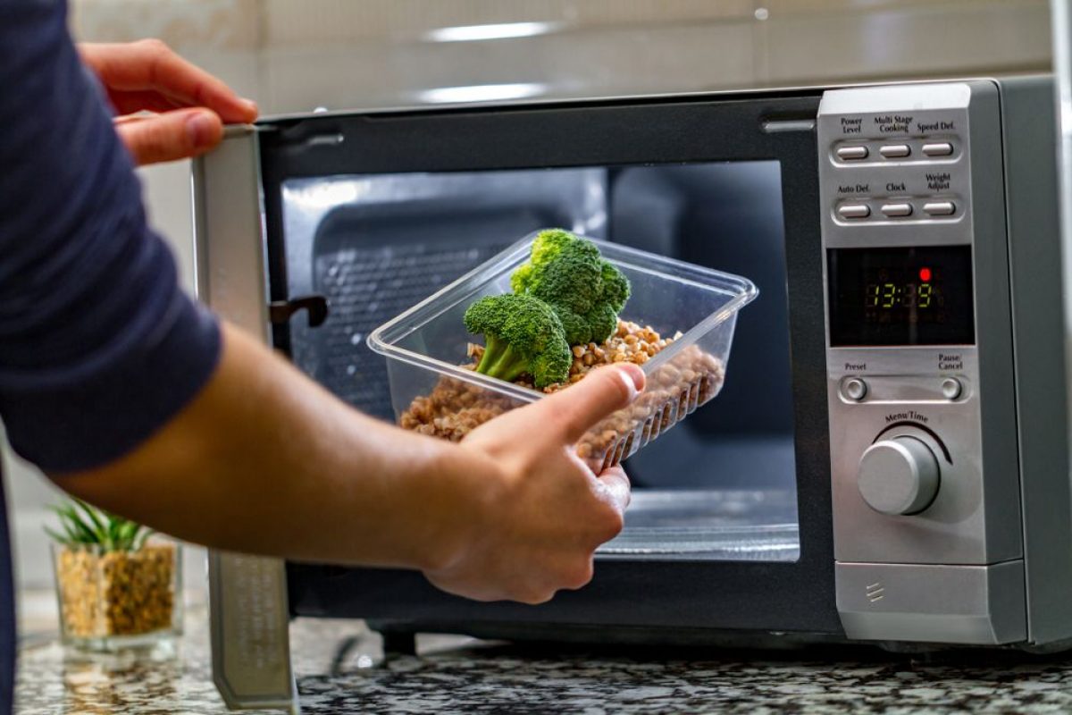 Cucinare col forno a microonde: come • TAG24