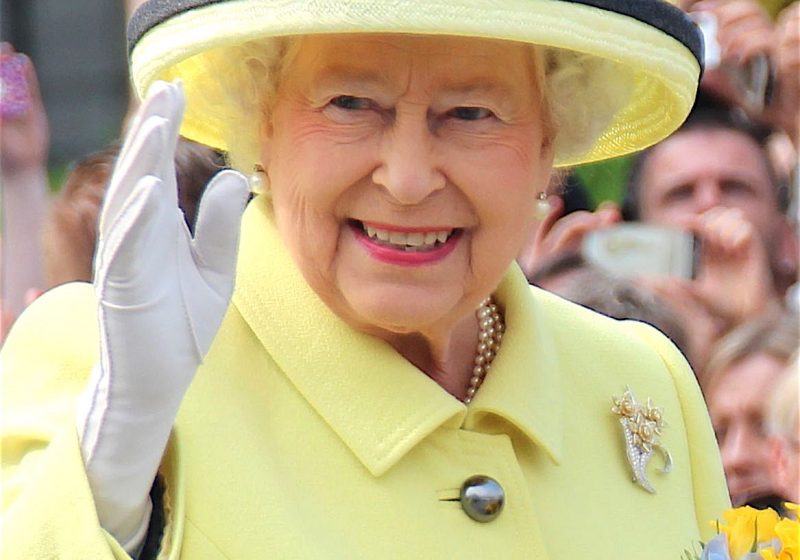 Elisabetta II e la commemorazione che commuove. La regina partecipa al primo evento pubblico dell'anno: l'amore muove il mondo.
