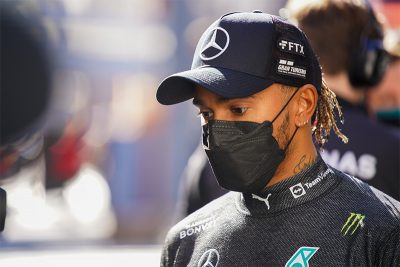 Lewis Hamilton dolore schiena
