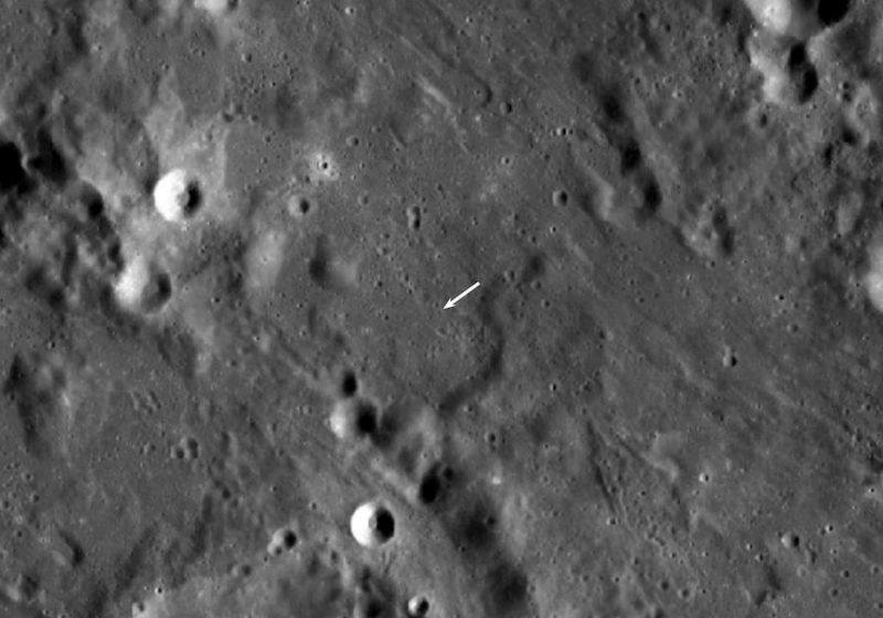 Un razzo lascia doppio cratere sulla luna