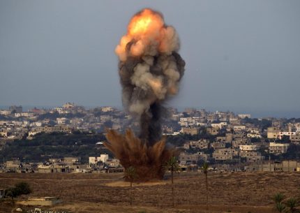 Israele attacco aereo Gaza