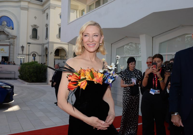 Cate Blanchett regina a Venezia 79 sul red carpet