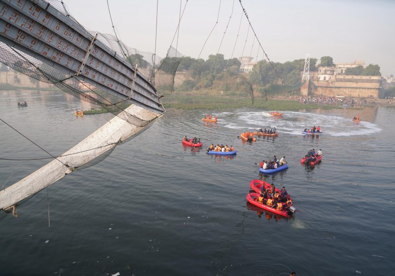 Crollo ponte India