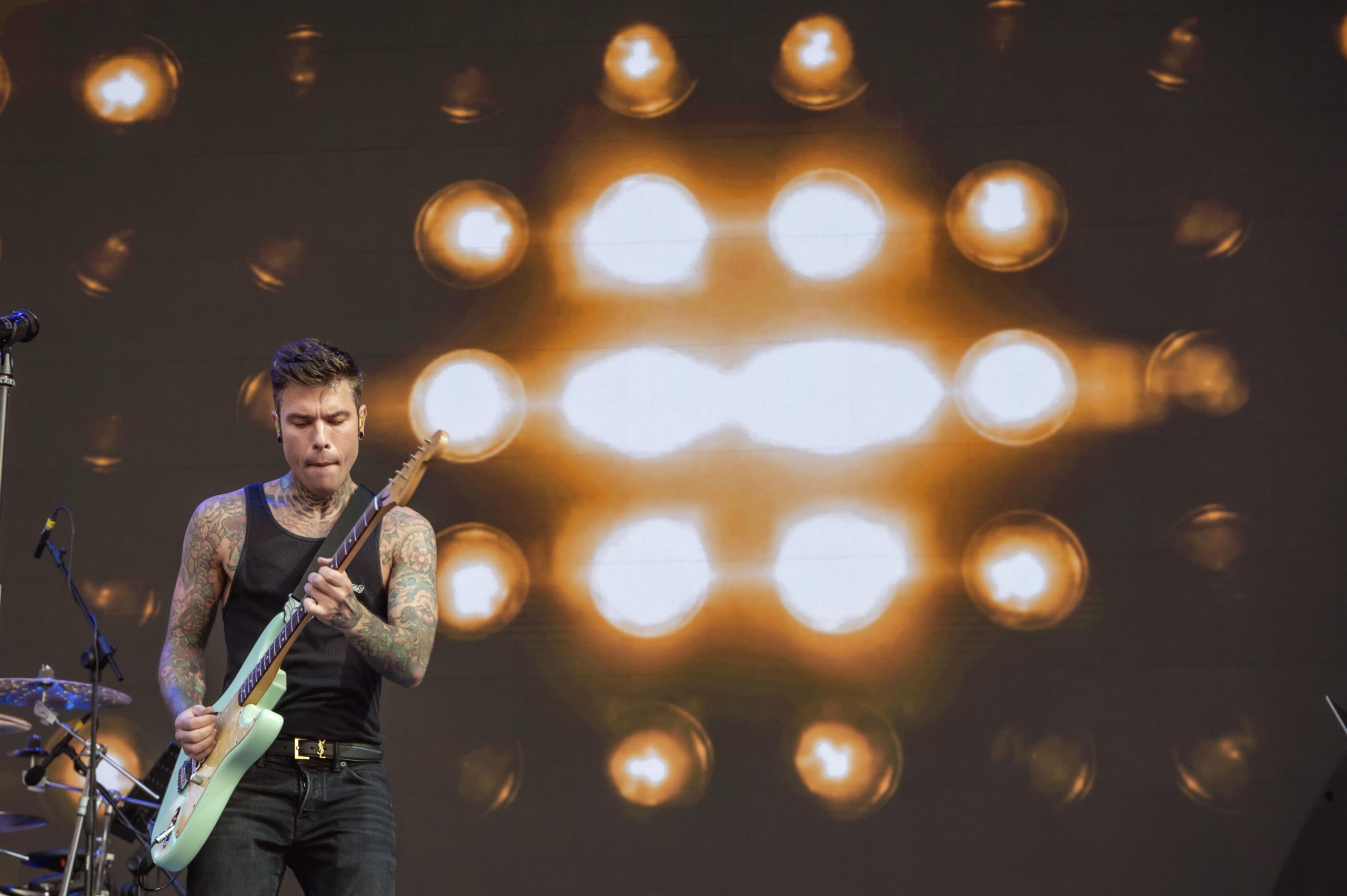 fedez suona con Salmo