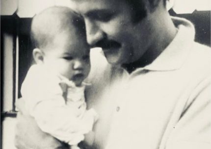 Jennifer Aniston: morto il padre