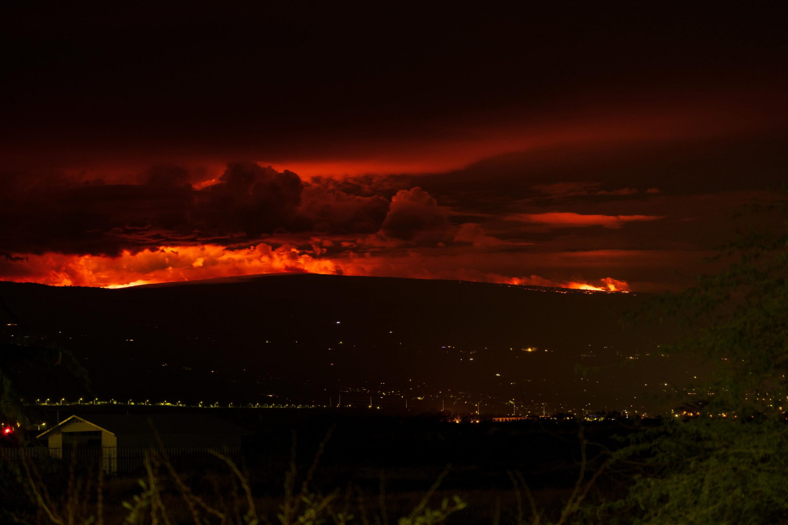 Hawaii, alcune immagini dell'eruzione del Mauna Loa (foto di Ansa)