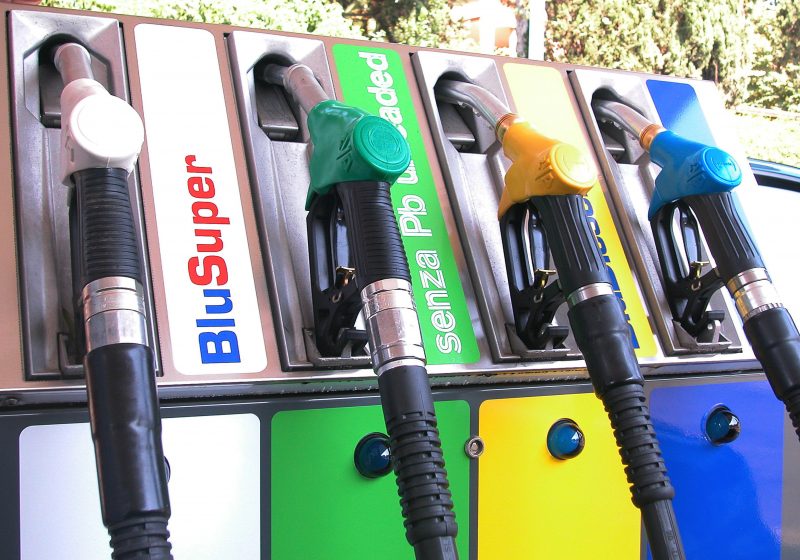 Rincari benzina e diesel e prezzo verso i 2,5