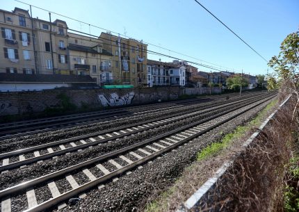 Maltempo frana sui binari del treno Roma Avezzano