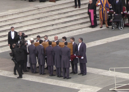 Funerali Papa Ratzinger Benedetto XVI foto TAG