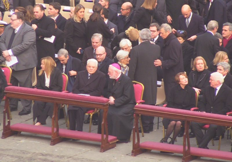 Capi di Stato funerali Papa Benedetto XVI Mattarella Meloni foto TAG