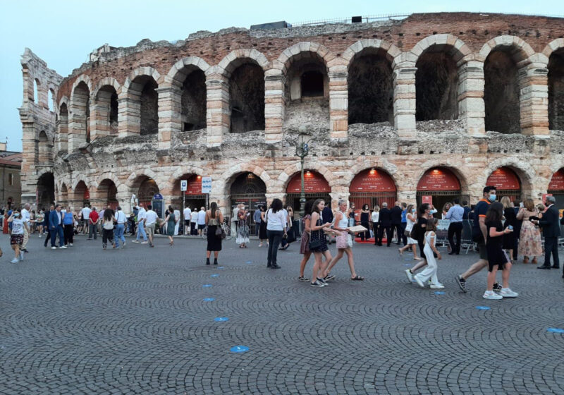Arena di Verona, crollo stella Natale, gradoni danneggiati