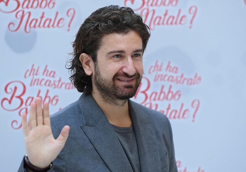 Tramite amicizia trailer ufficiale del nuovo film di Alessandro Siani!