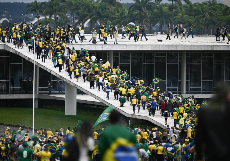 Brasile assalto parlamento