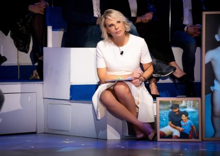 Nuovi programmi tv Mediaset, ufficiale sfida Rai durante Sanremo con la programmazione che dopo 20 anni non si interromperà.