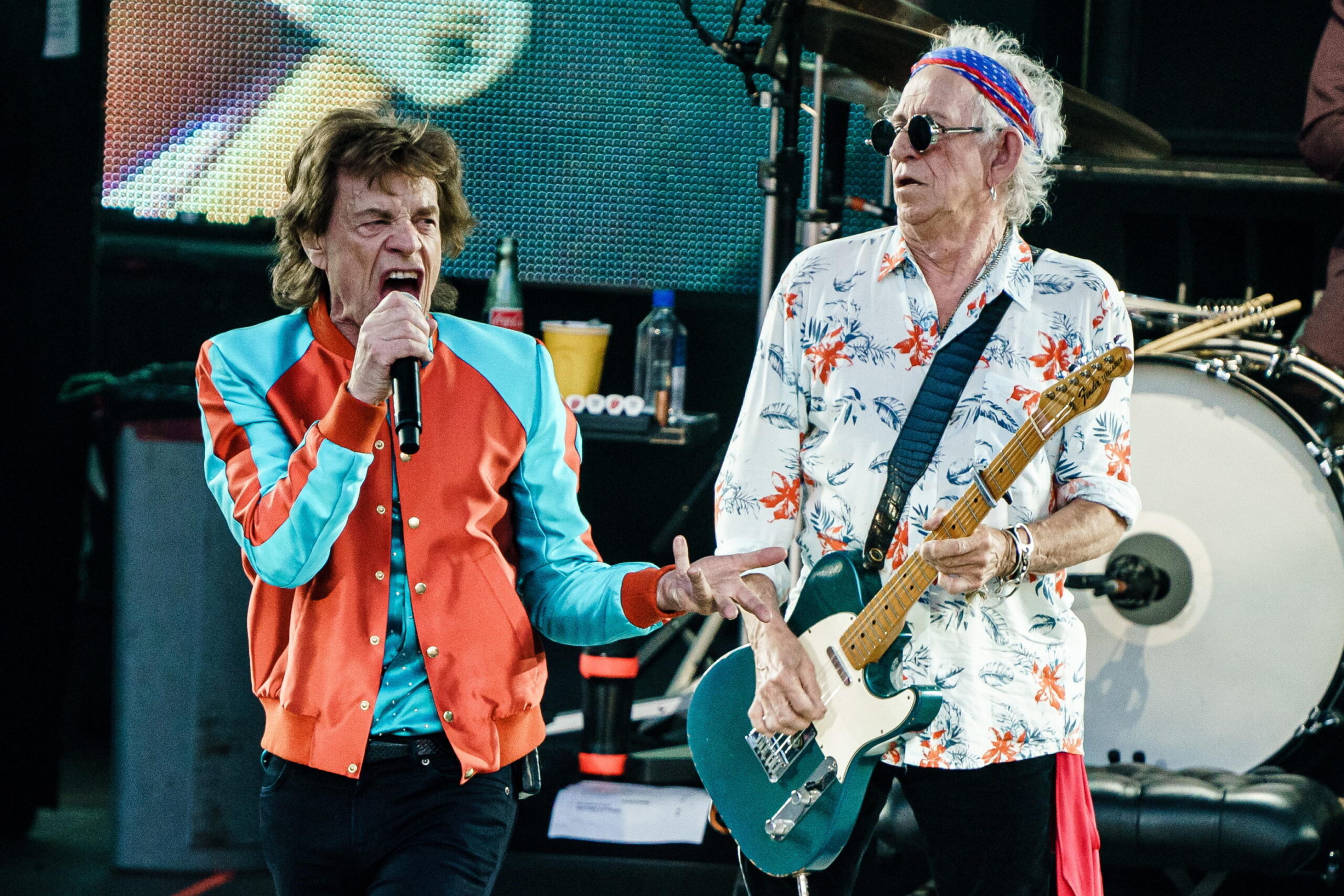 I Rolling Stones insieme a due Bealtes Paul McCartney e Ringo Starr