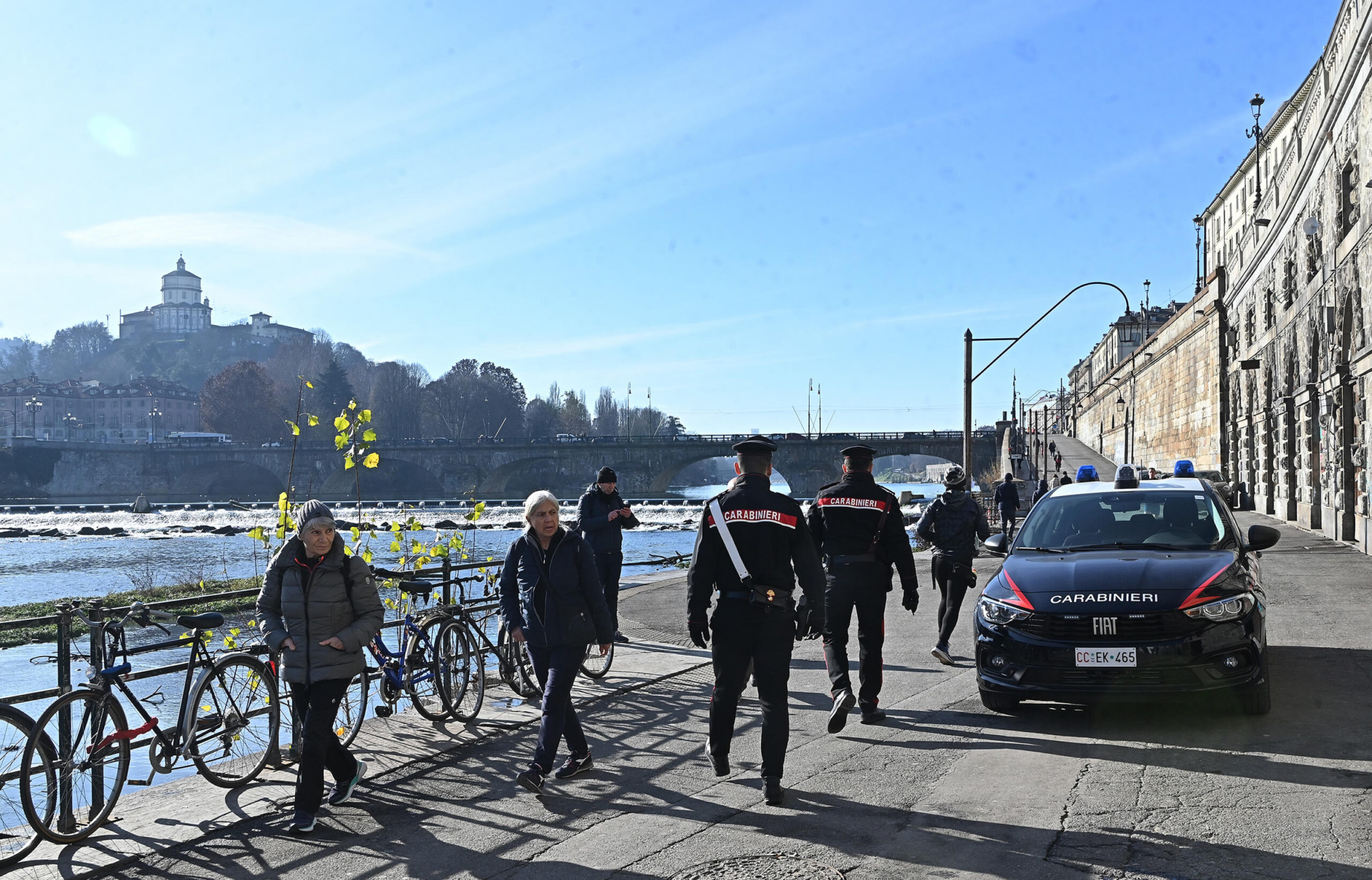 Torino Incidente Oggi Uomo Precipita Da Un Palazzo Morto Sul Colpo