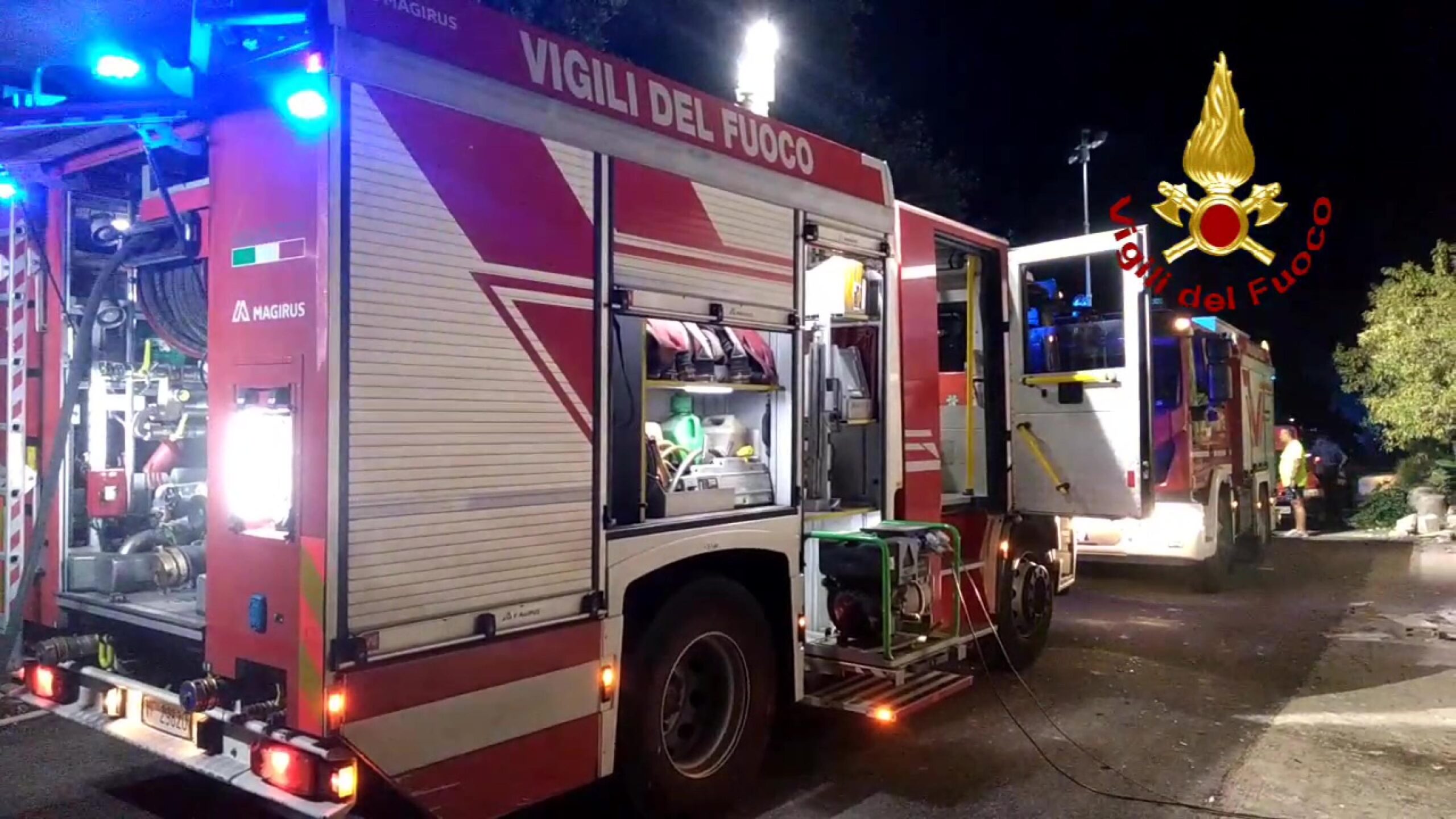 Esplosione a Bologna, scoppia bombola gpl durante rifornimento di carburante: almeno 4 feriti