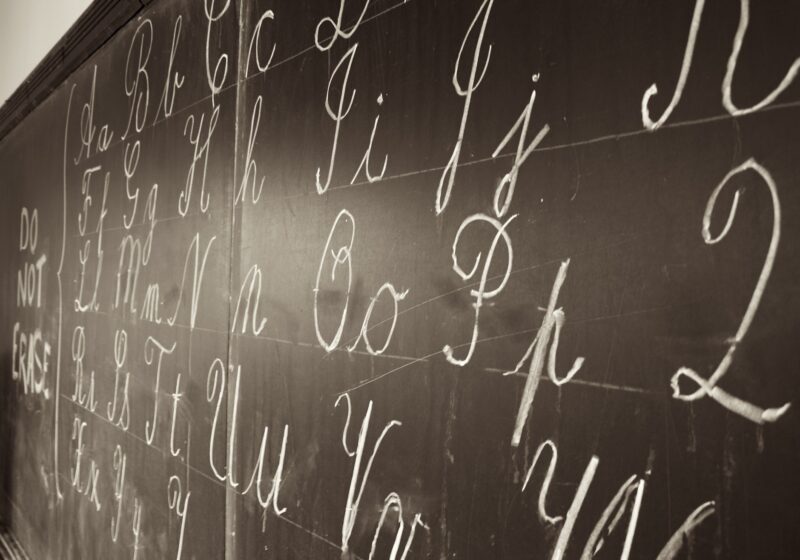 Scrittura in corsivo: gli studenti stanno disimparando a scrivere a mano? E' soltanto colpa delle nuove tecnologie?