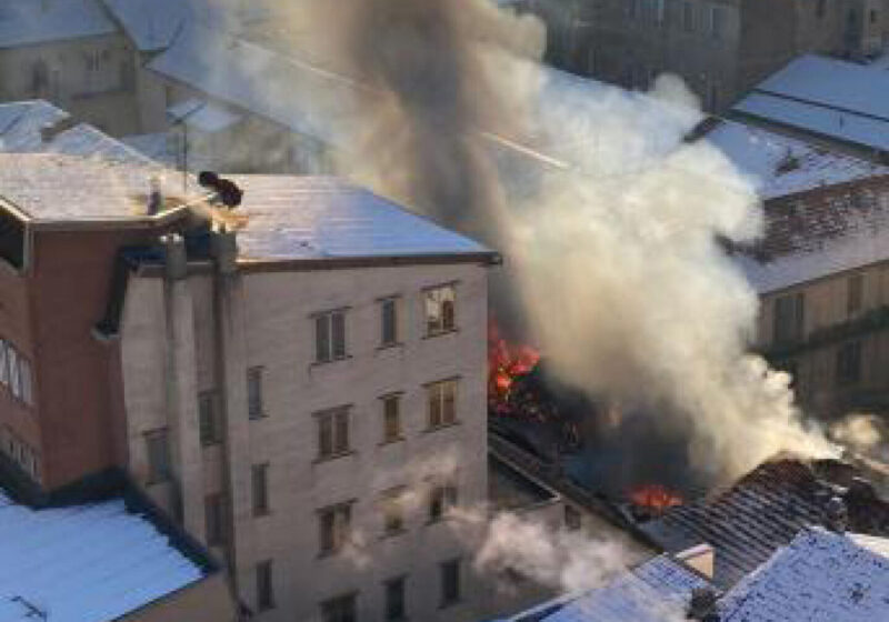 Incendio via Beccaria a Brescia, paura in pieno centro storico