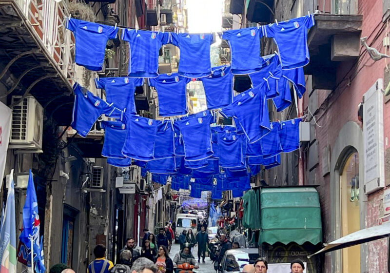 ‘Diego’s in a box’, la Federcalcio inglese condanna la bandiera apparsa a Napoli e annulla il biglietto del tifoso