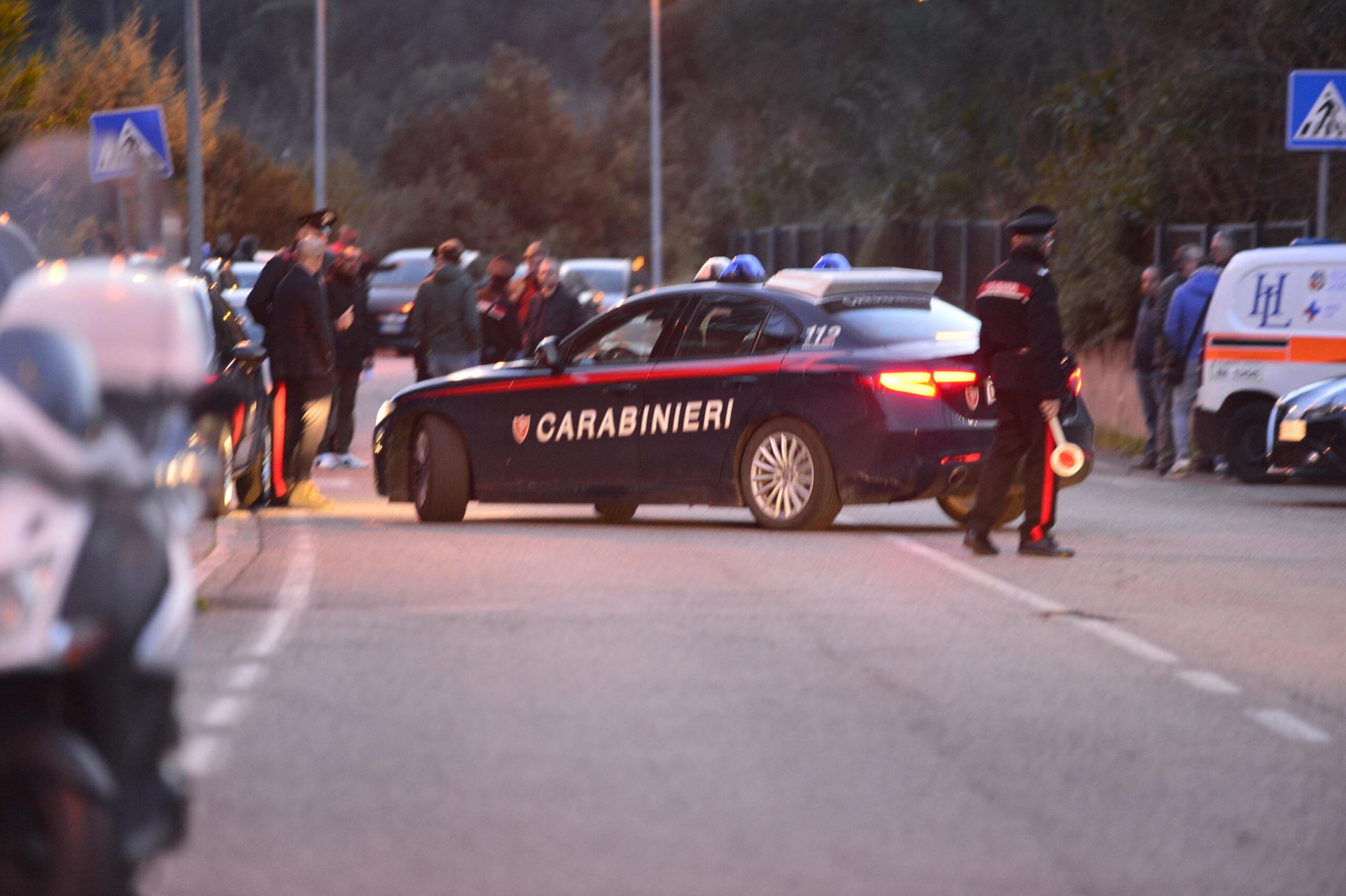 Udine, frontale tra due auto lungo la regionale 14: cinque feriti, due gravi