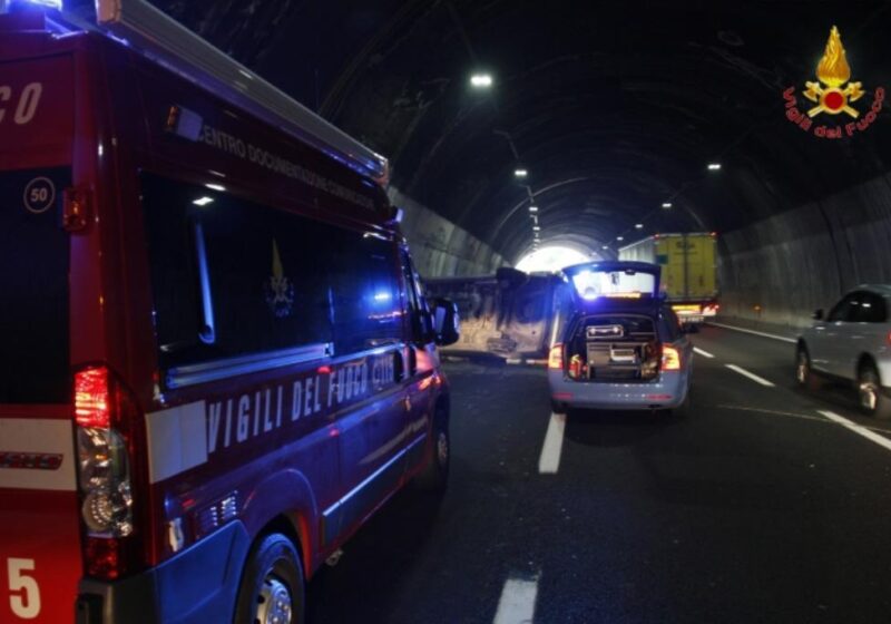 Incidente tra Paola e Cosenza: quattro feriti nell’impatto in galleria