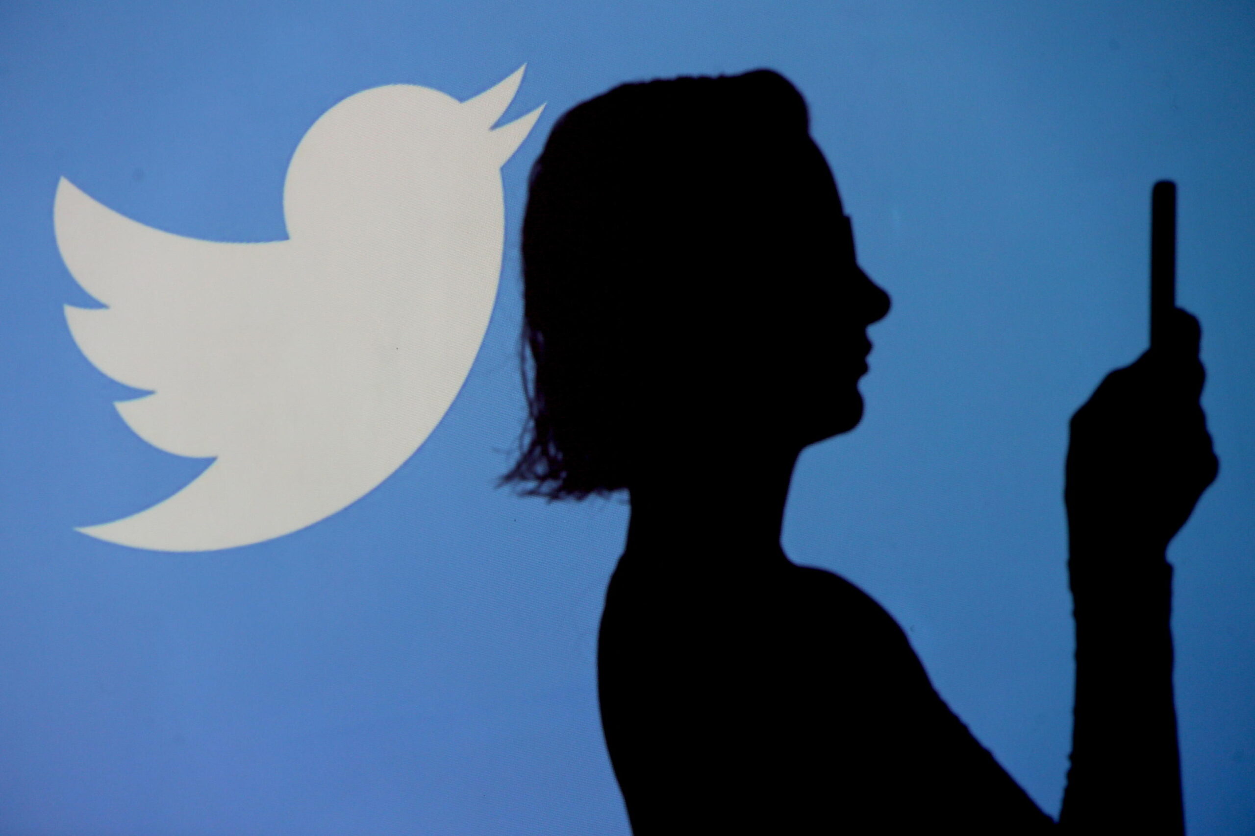 Twitter, nuovi limiti per gli utenti “normali”? Chi non paga non potrà votare i sondaggi