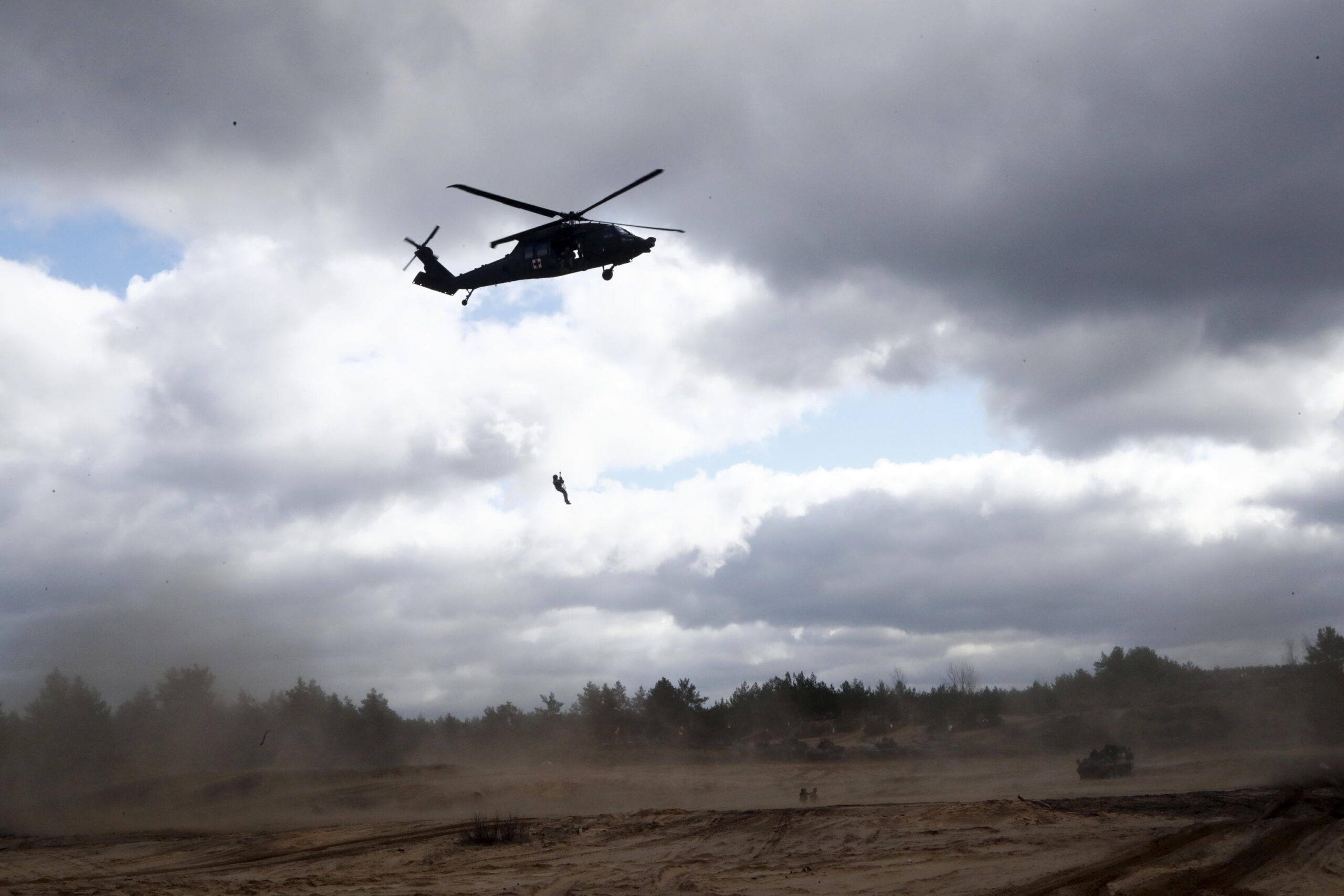 Stati Uniti, schianto tra due elicotteri Black Hawk durante l’addestramento