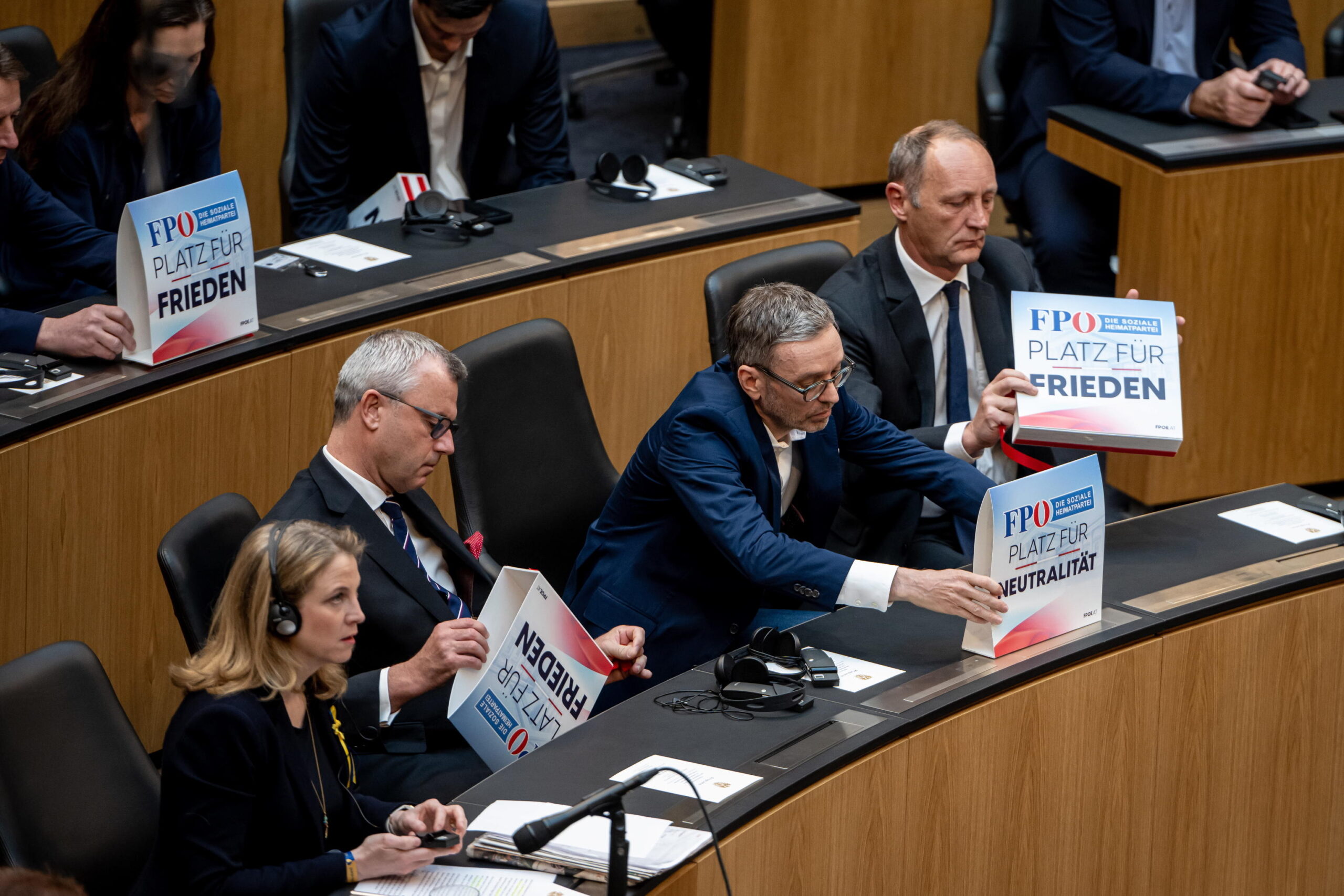 Zelensky al Parlamento austriaco, deputati Fpo lasciano Aula