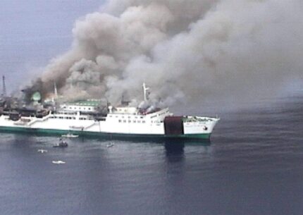 incendio traghetto filippine