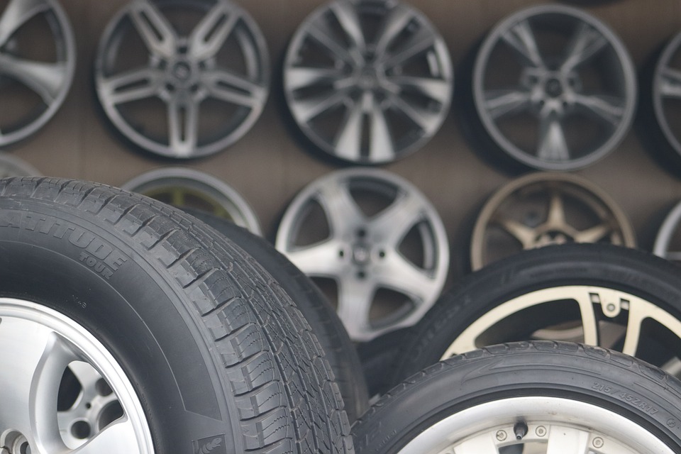 Quali sono i vari tipi di pneumatici per auto? Come sostituire e scegliere gli pneumatici per auto?