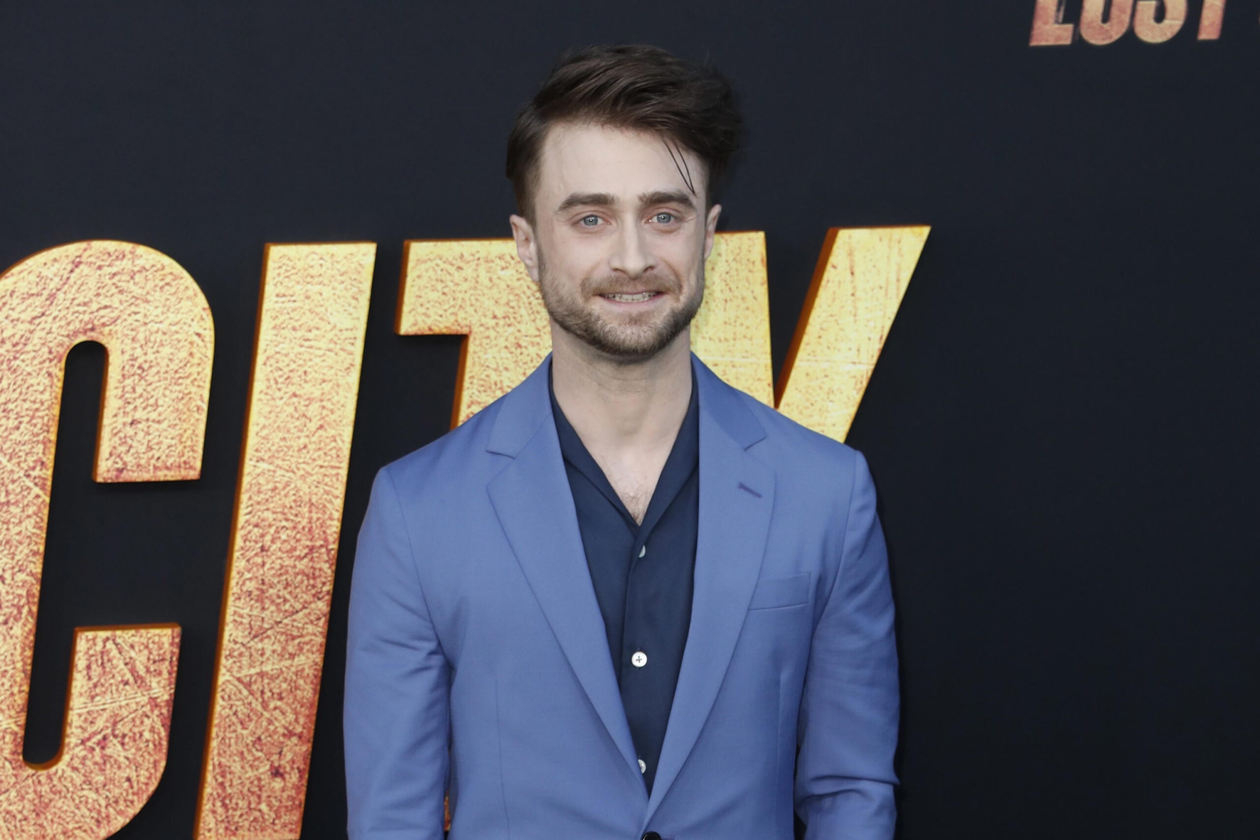 daniel-radcliffe-pap-le-prime-immagini-della-passeggiata-con-il-b