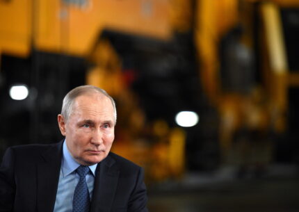 Ex agente Putin rivela la verità: "Malato? È paranoico, vive isolato"