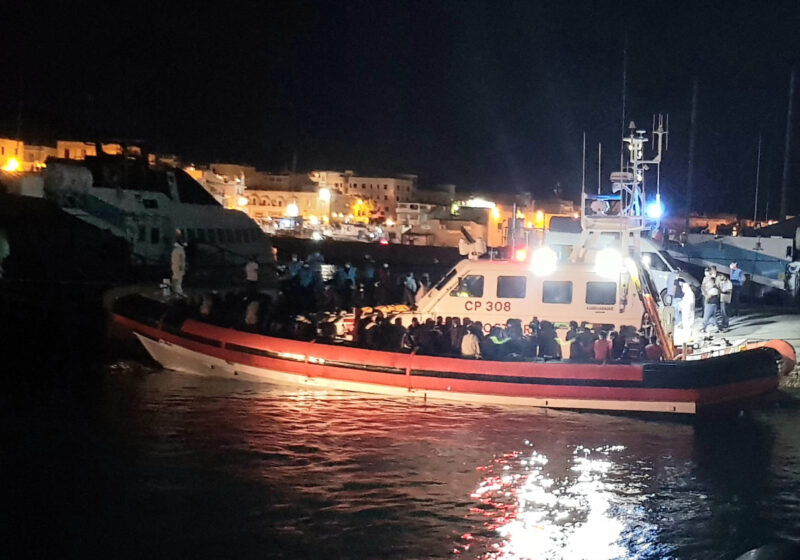 Lampedusa naufragio barchino migranti