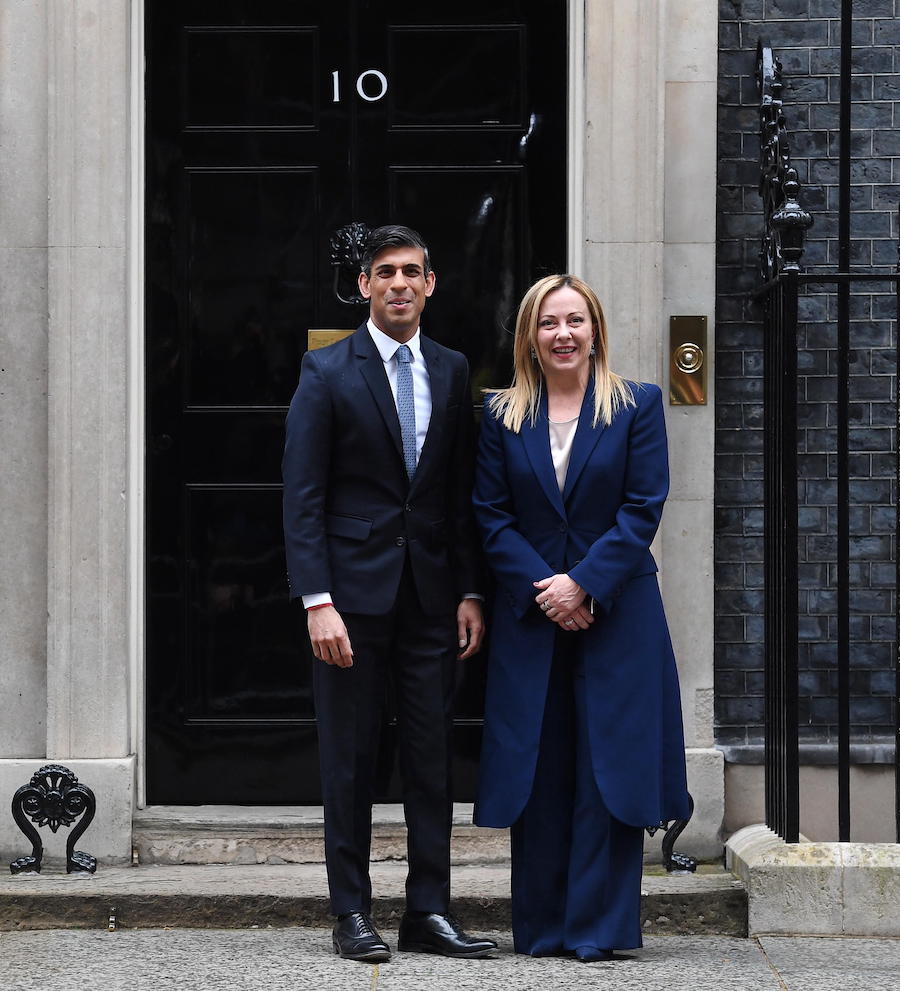 Meloni a Londra, l'incontro con Sunak "Felice di essere qui" (video)