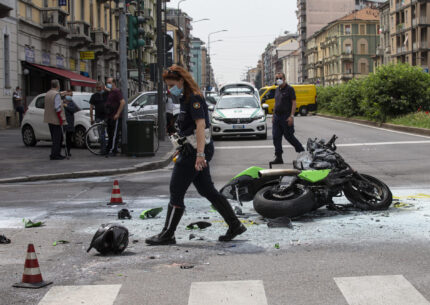 Incidente Milazzo oggi, scontro tra scooter, sedicenne rischia la vita