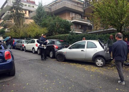 Incidente Santa Marinella, in via Etruria. I feriti sono tre