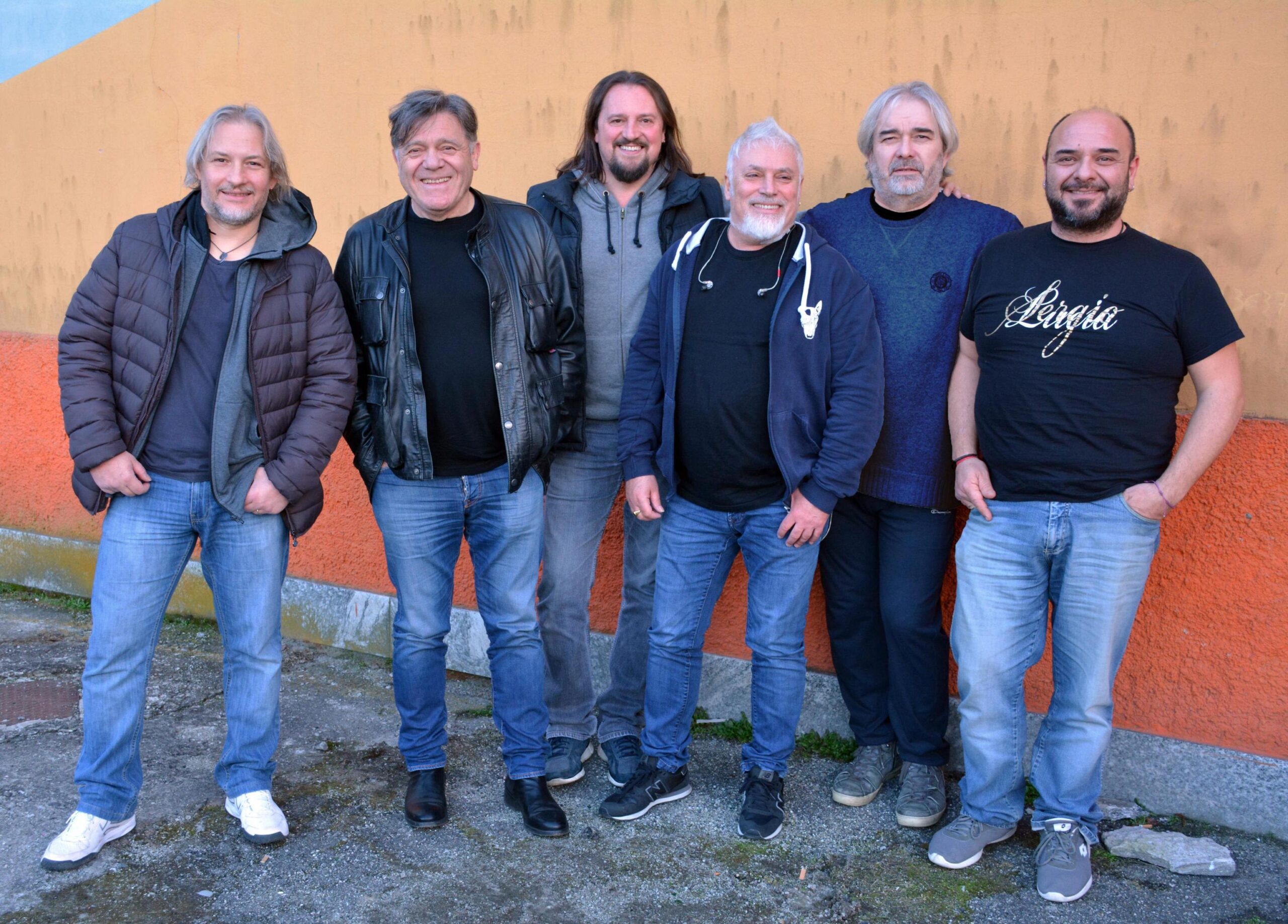 Cartoline da qui album Nomadi. Celebra i 60 anni di carriera Cartoline da qui album Nomadi. Celebra i 60 anni di carriera