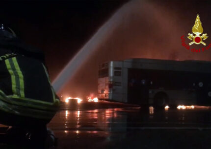 incendio autobus roma gra