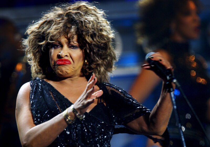 Tina Turner tentativi di suicidio