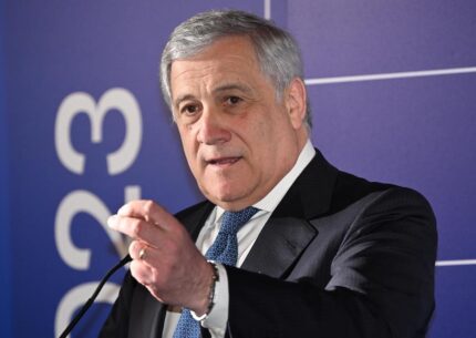 Tajani si scaglia contro Darmanin