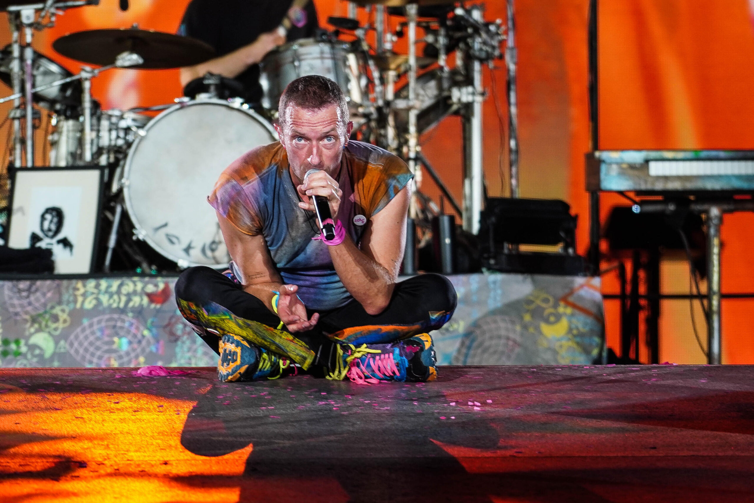 Fix You, testo traduzione e significato della canzone dei Coldplay che  Chris Martin scrisse per l'ex moglie Gwyneth Paltrow